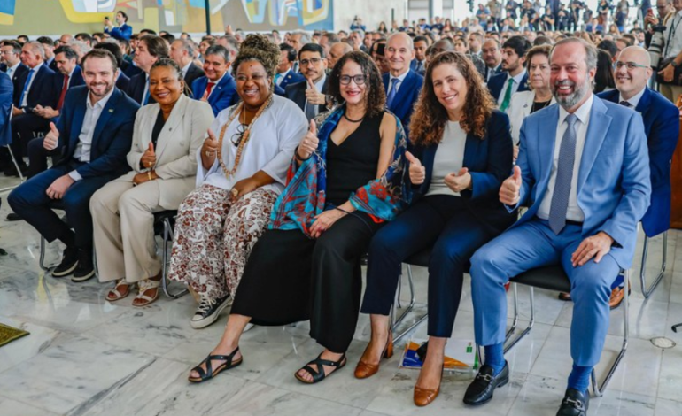 Margareth Menezes participa da posse do novo ministro do Turismo