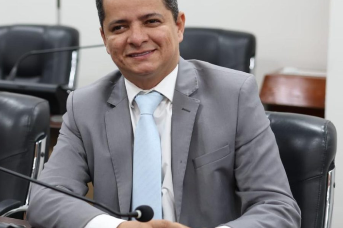 Lei de Jorge Frederico impõe multa de até R$ 10 mil por abandono de animais