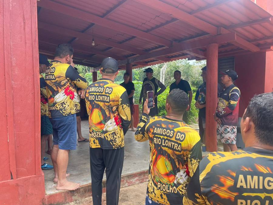 Ex-prefeito Neurivan Rodrigues recebe amigos da tradicional descida do Rio Lontra em rancho às margens do Rio Araguaia