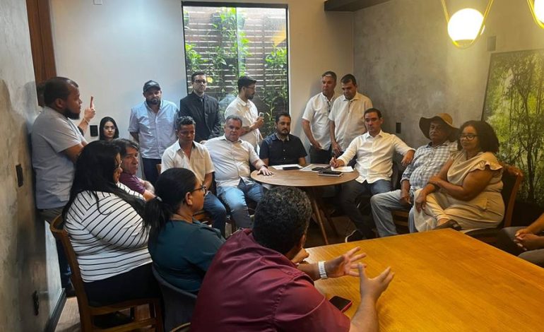 Lideranças de Carmolândia e região se reúnem com Vicentinho Júnior e Jorge Frederico