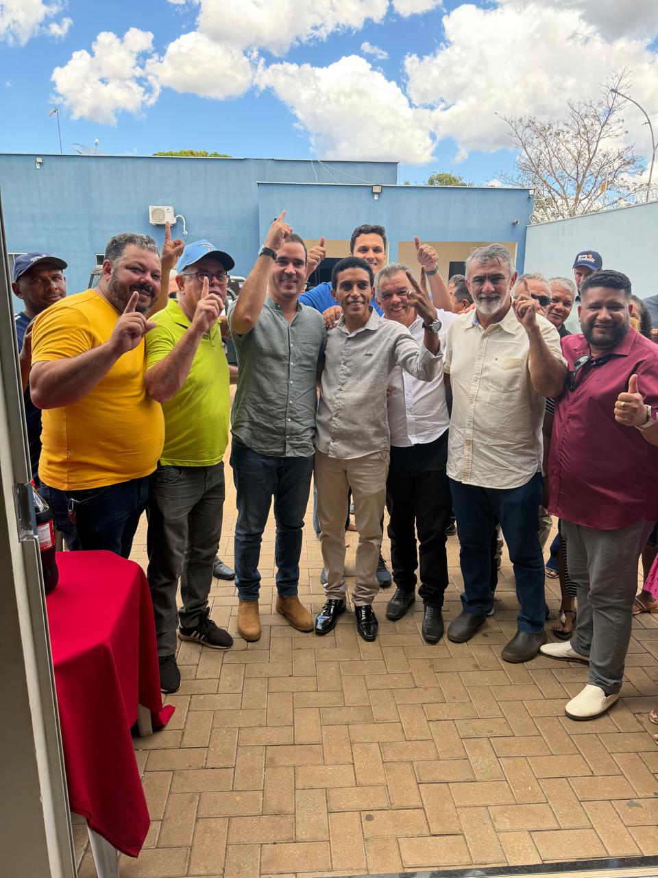 Vicentinho Júnior participa de encontro com lideranças da oposição em Carmolândia